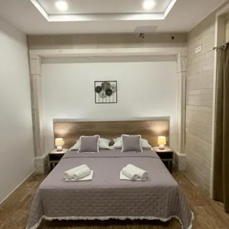 Luce Mit Pool Макарска