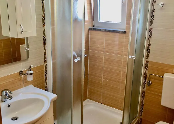 Luce Mit Pool Makarska