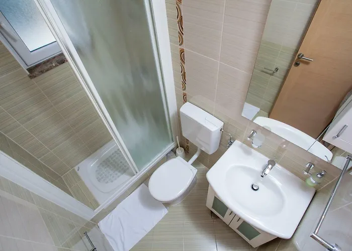 Apartamento Luce Mit Pool