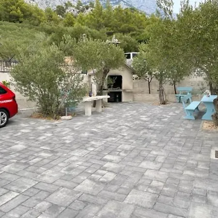 Luce Mit Pool Apartman