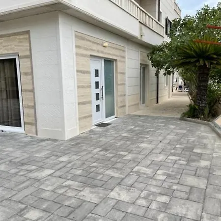 Apartman Luce Mit Pool Makarska