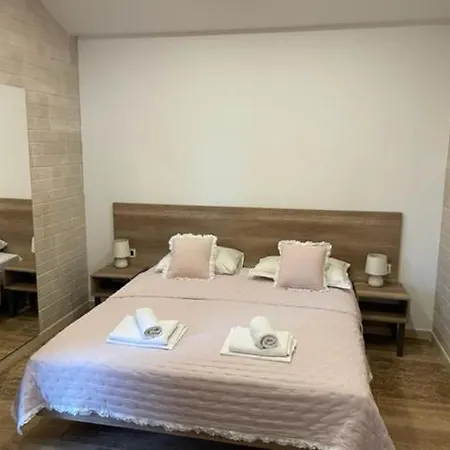 Luce Mit Pool Lägenhet