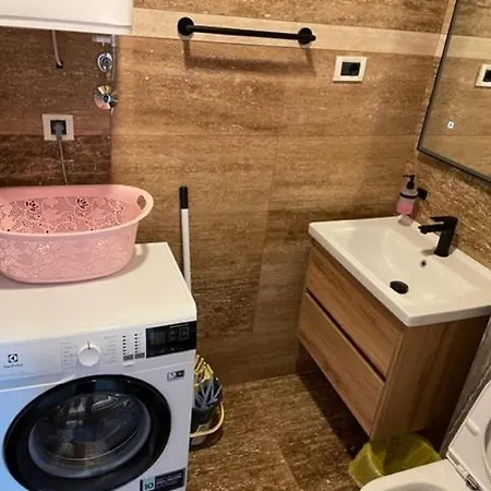 Luce Mit Pool Apartamento Makarska