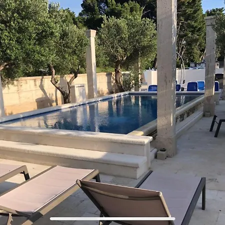 Luce Mit Pool Apartment