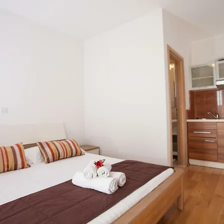 Luce Mit Pool Apartment *