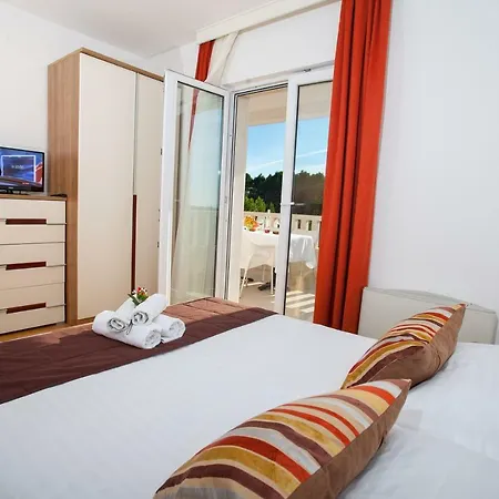 Luce Mit Pool Makarska