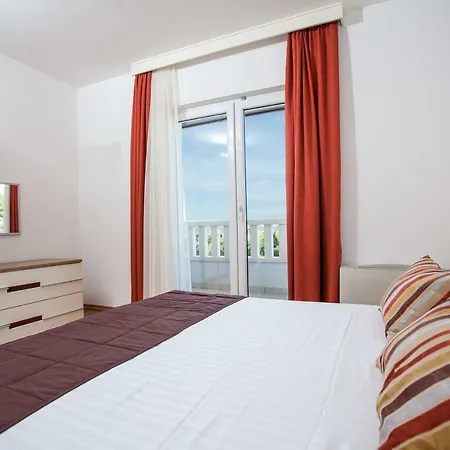 Apartamento Luce Mit Pool