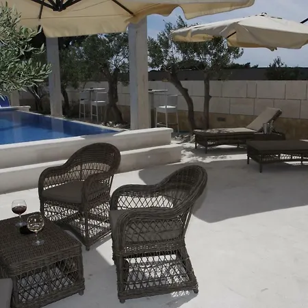 Apartment Luce Mit Pool *