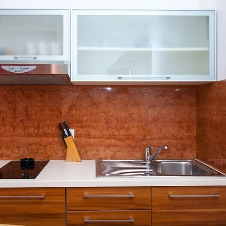 Apartment Luce Mit Pool Makarska