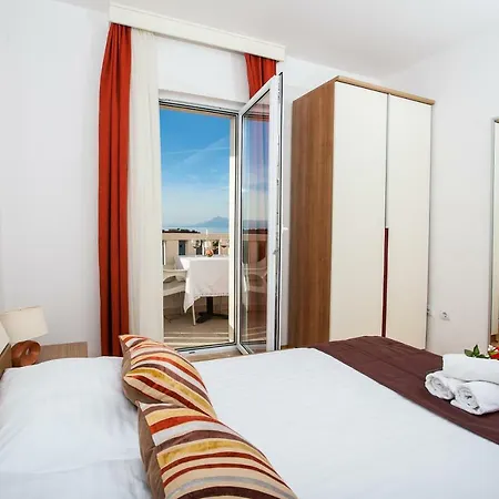 Luce Mit Pool Apartment *