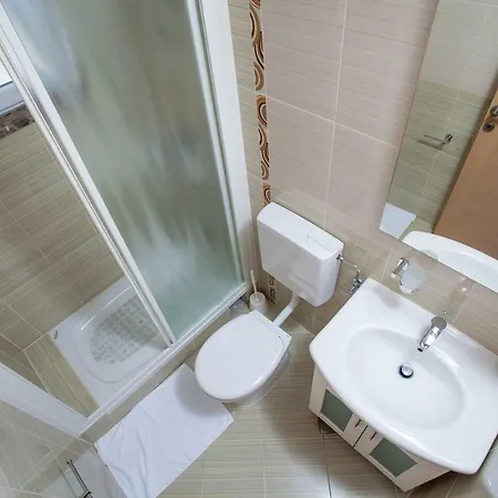 Apartamento Luce Mit Pool