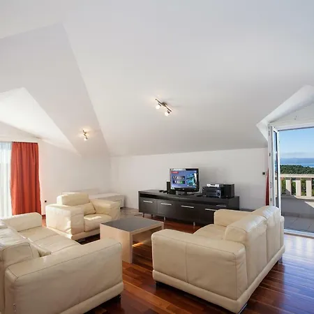 Luce Mit Pool Apartment *