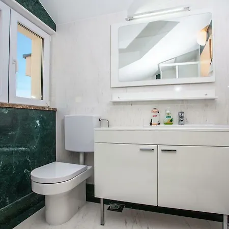 Apartment Luce Mit Pool