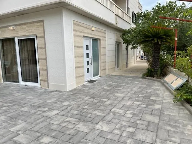 Apartmán Luce Mit Pool Makarská