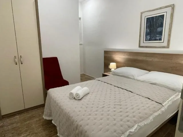 Luce Mit Pool Apartmán Makarská