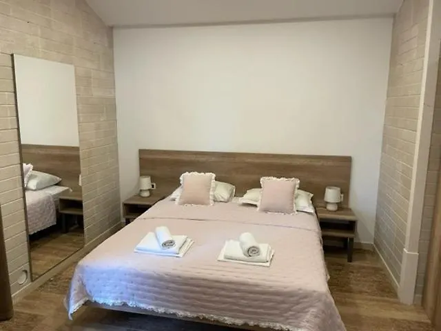 Luce Mit Pool Apartmán