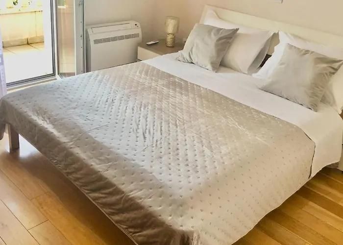 Luce Mit Pool Apartmán Makarská