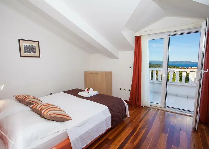 Luce Mit Pool Apartmán Makarská