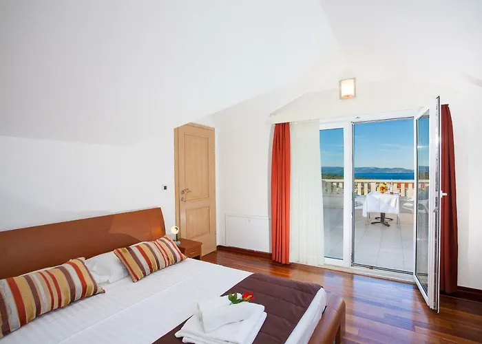 Apartmán Luce Mit Pool Makarská