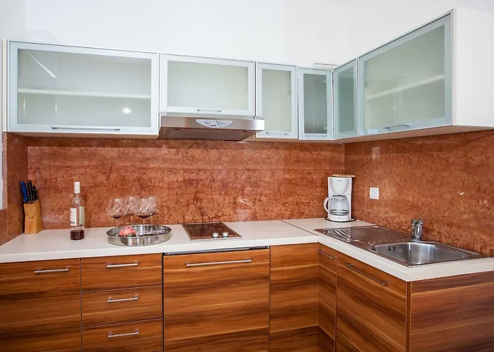 Luce Mit Pool * Makarská