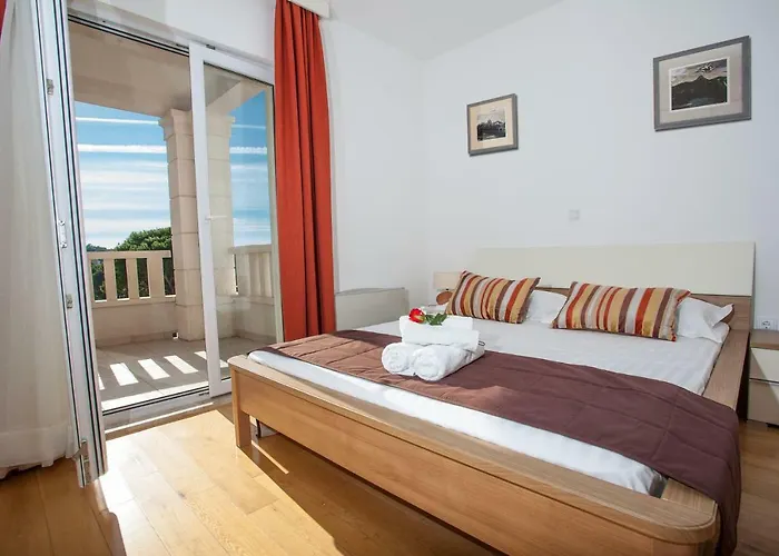 Luce Mit Pool * Makarská