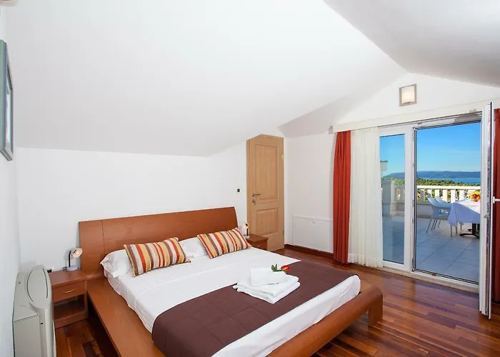 Apartmán Luce Mit Pool Makarská