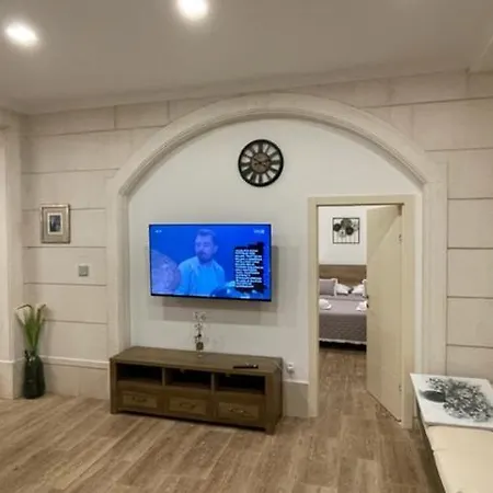 Luce Mit Pool * מאקרסקה