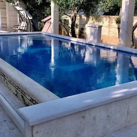 Luce Mit Pool * מאקרסקה