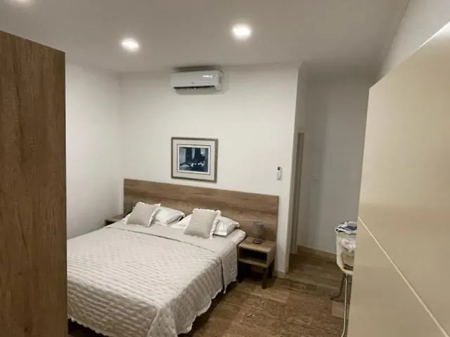 Luce Mit Pool マカルスカ