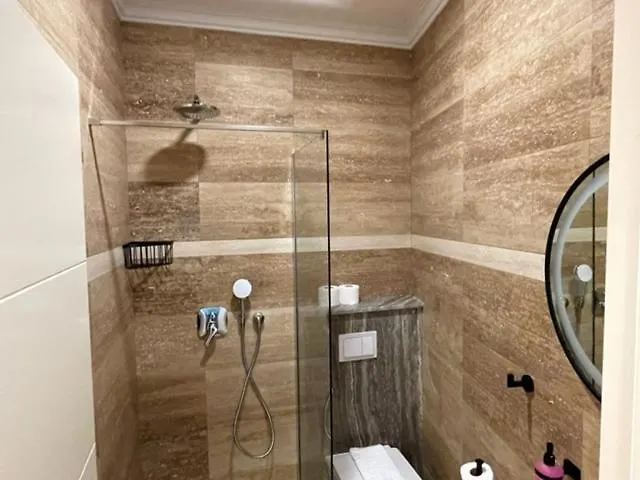 Luce Mit Pool アパート