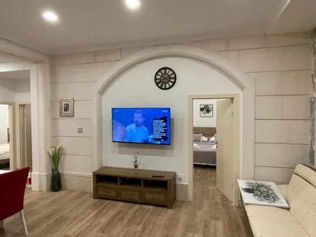 Luce Mit Pool * マカルスカ