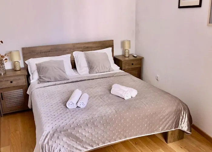 Luce Mit Pool アパート