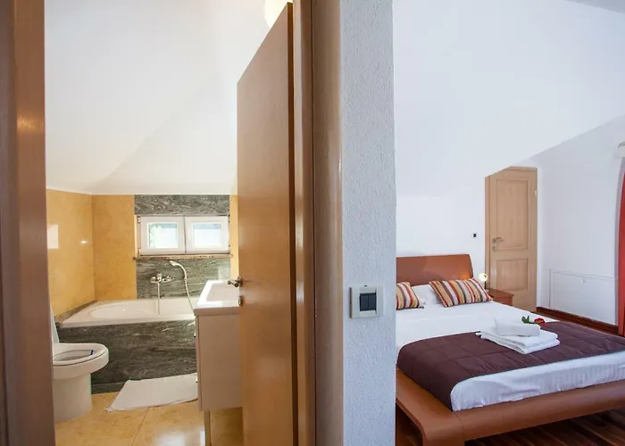 Luce Mit Pool * マカルスカ