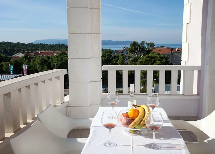 Luce Mit Pool マカルスカ