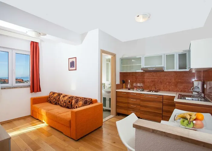 Luce Mit Pool * マカルスカ